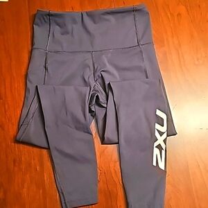 Womans 2XU midrise compression tights size S
